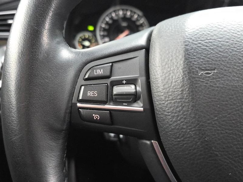 2015 BMW 5 Series 520d xDrive Luxury photo 26