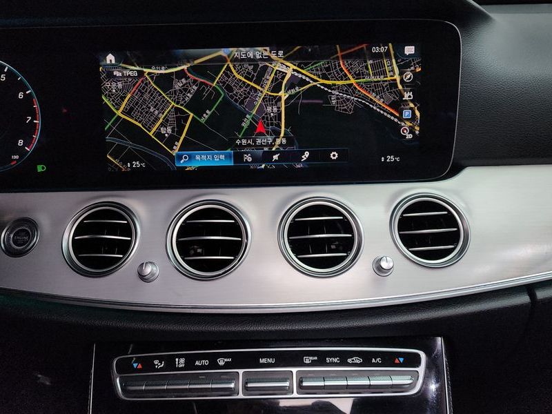 2021 Mercedes-Benz E-Class E250 Avantgarde photo 14