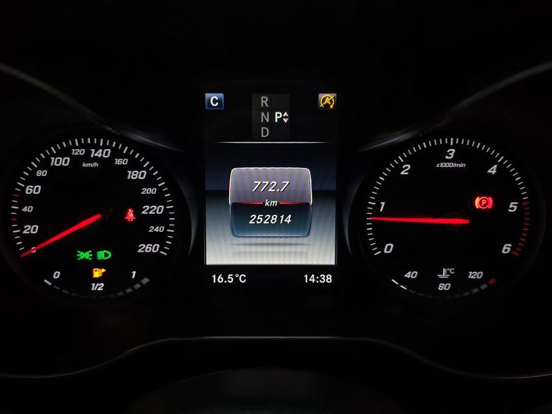 2016 Mercedes-Benz C-Class GLC220 d 4MATIC Premium photo 8