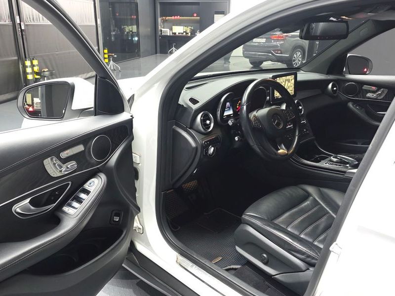 2016 Mercedes-Benz C-Class GLC220 d 4MATIC Premium photo 10