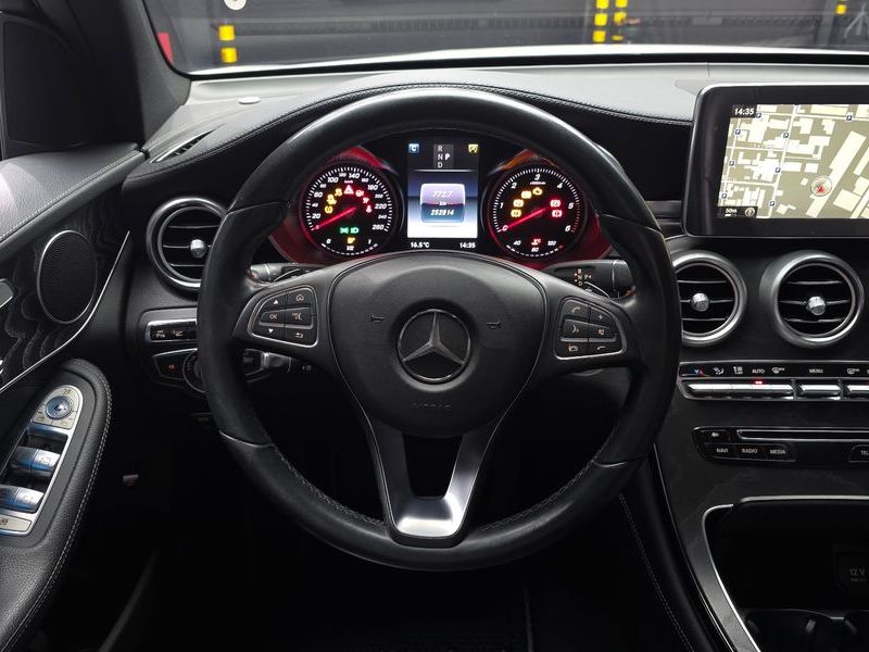 2016 Mercedes-Benz C-Class GLC220 d 4MATIC Premium photo 13