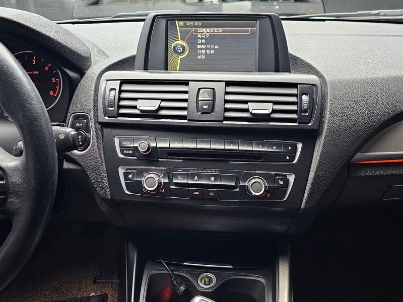 2014 BMW 1시리즈 118d Urban 5Dr photo 16