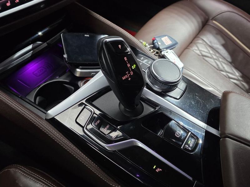2023 BMW 5 Series 530i xDrive M Sport Package photo 9