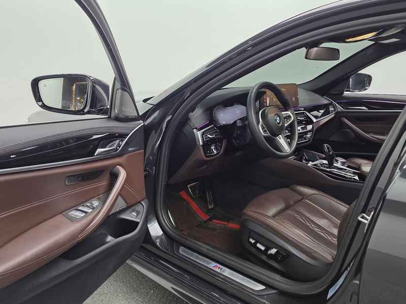 2023 BMW 5 Series 530i xDrive M Sport Package photo 10