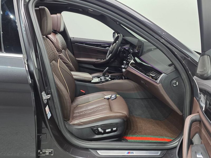 2023 BMW 5 Series 530i xDrive M Sport Package photo 11