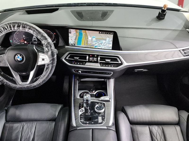 2021 BMW X7 xDrive 40i Design Pure Excellence 7-Seater photo 7