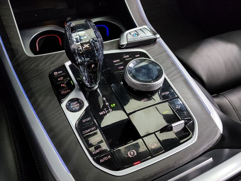 2021 BMW X7 xDrive 40i Design Pure Excellence 7-Seater photo 9