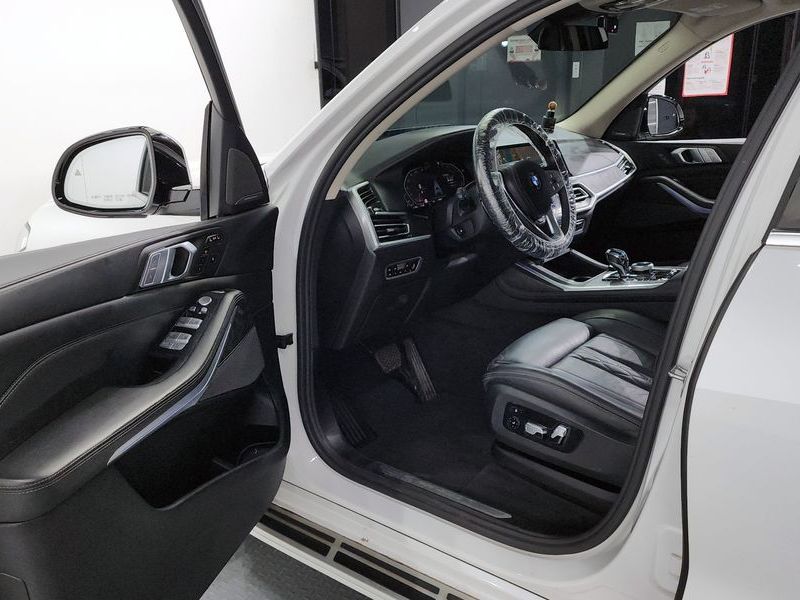 2021 BMW X7 xDrive 40i Design Pure Excellence 7-Seater photo 10