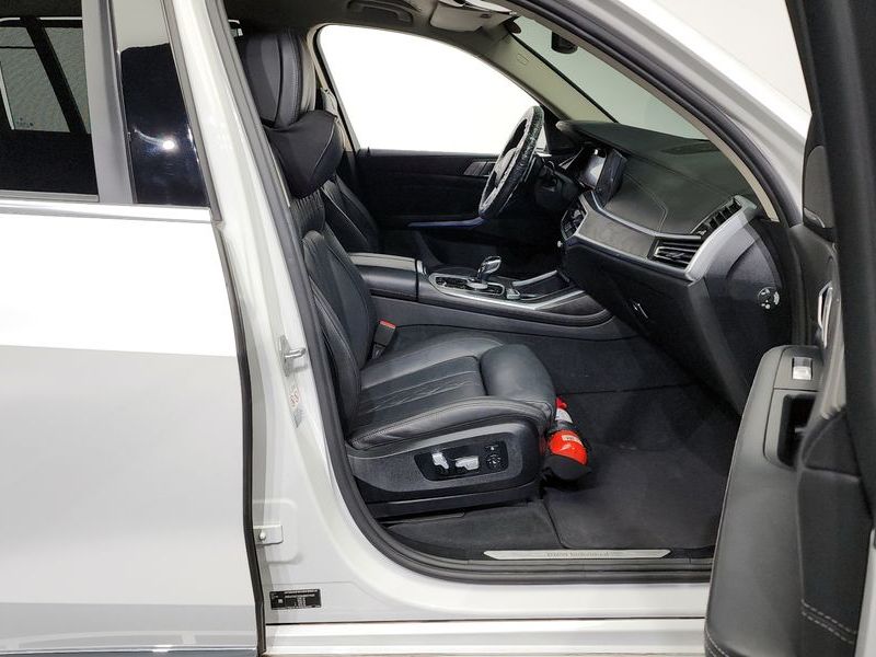2021 BMW X7 xDrive 40i Design Pure Excellence 7-Seater photo 11