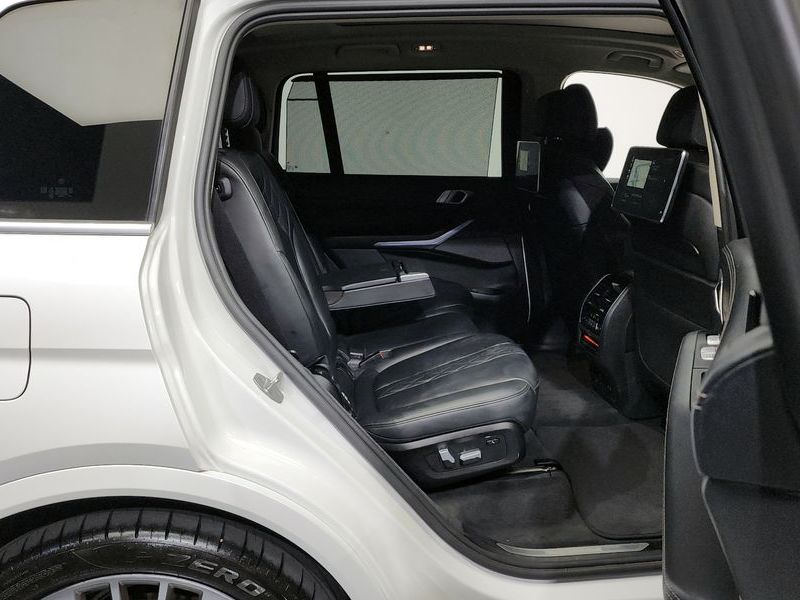 2021 BMW X7 xDrive 40i Design Pure Excellence 7-Seater photo 12