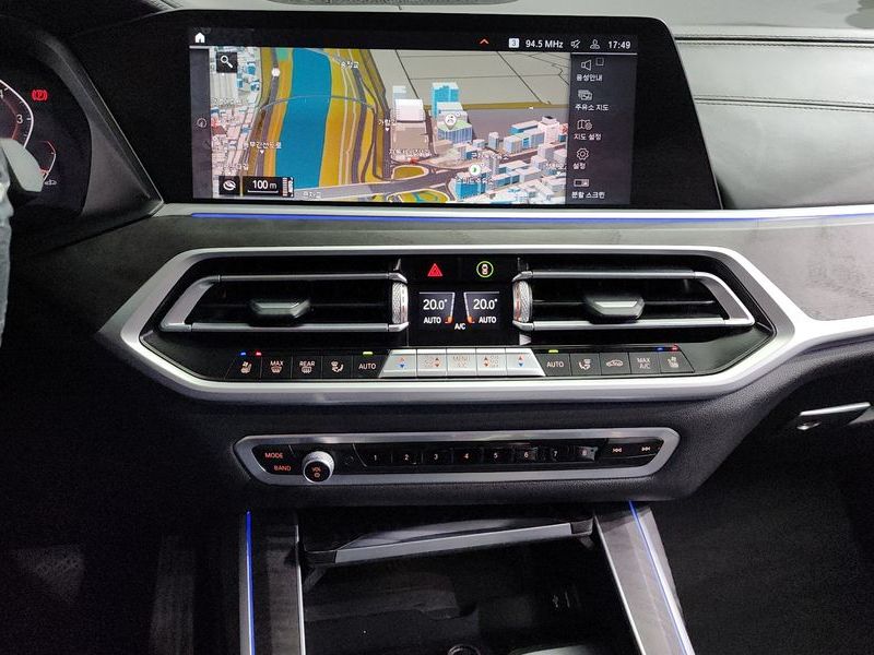 2021 BMW X7 xDrive 40i Design Pure Excellence 7-Seater photo 14