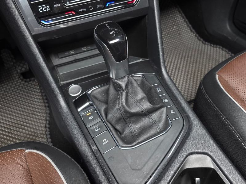 2023 Volkswagen Tiguan 2.0 TSI Prestige photo 9