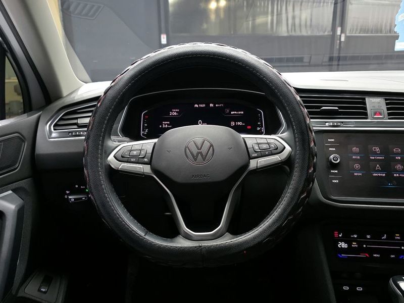 2022 Volkswagen Tiguan 2.0 TDI Premium photo 13