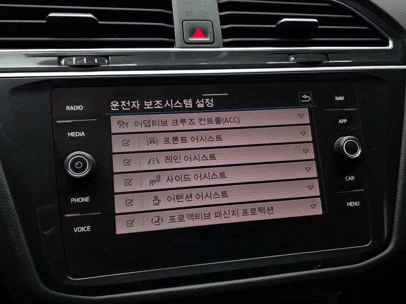 2022 Volkswagen Tiguan 2.0 TDI Premium photo 16