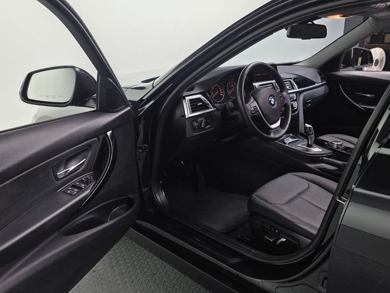 2017 BMW 3 Series 320d photo 10