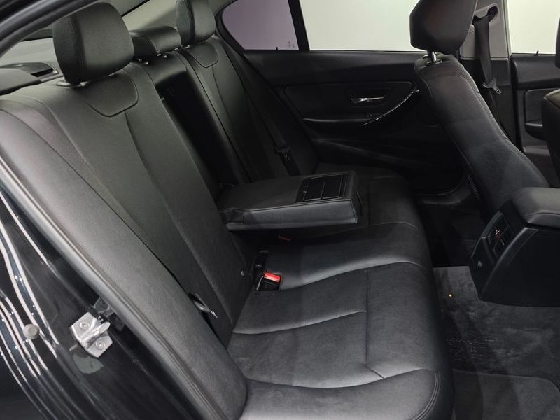 2017 BMW 3 Series 320d photo 12