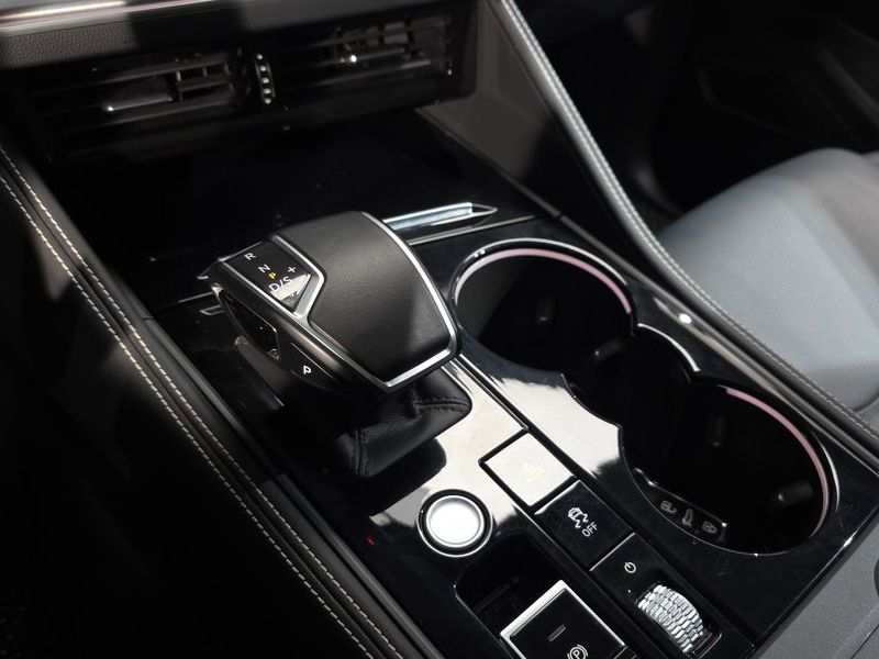 2024 Volkswagen Touareg 3.0 TDI R-Line photo 9