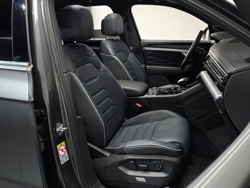 2024 Volkswagen Touareg 3.0 TDI R-Line photo 10