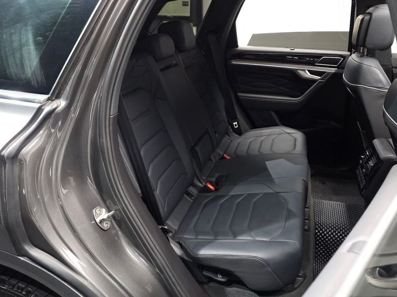 2024 Volkswagen Touareg 3.0 TDI R-Line photo 12