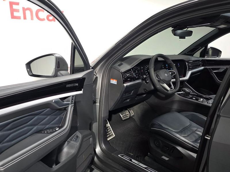 2024 Volkswagen Touareg 3.0 TDI R-Line photo 13