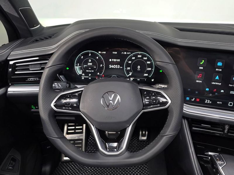 2024 Volkswagen Touareg 3.0 TDI R-Line photo 14