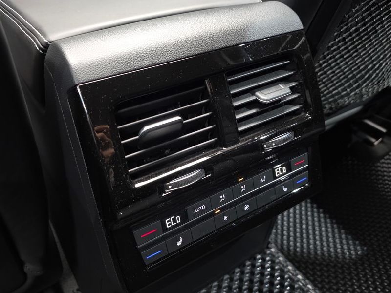 2024 Volkswagen Touareg 3.0 TDI R-Line photo 20
