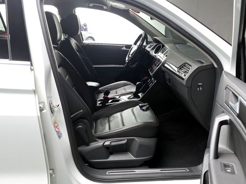 2020 Volkswagen Tiguan 2.0 TDI Premium photo 11