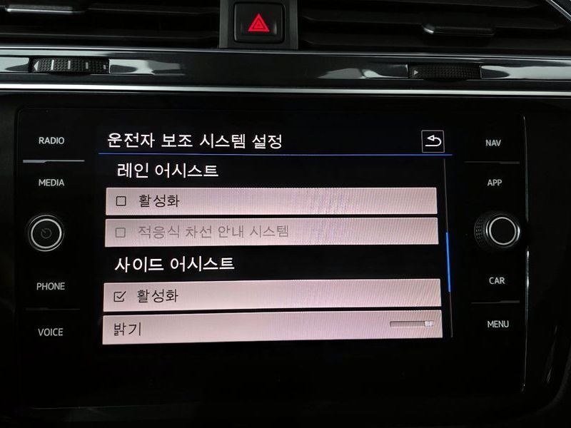 2020 Volkswagen Tiguan 2.0 TDI Premium photo 16