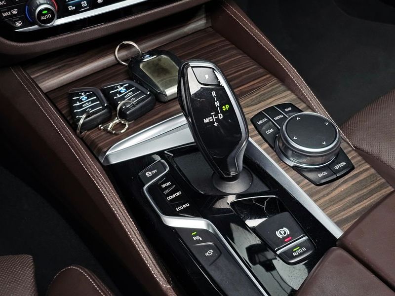 2018 BMW 5 Series 520d xDrive M Sport Package Plus photo 9