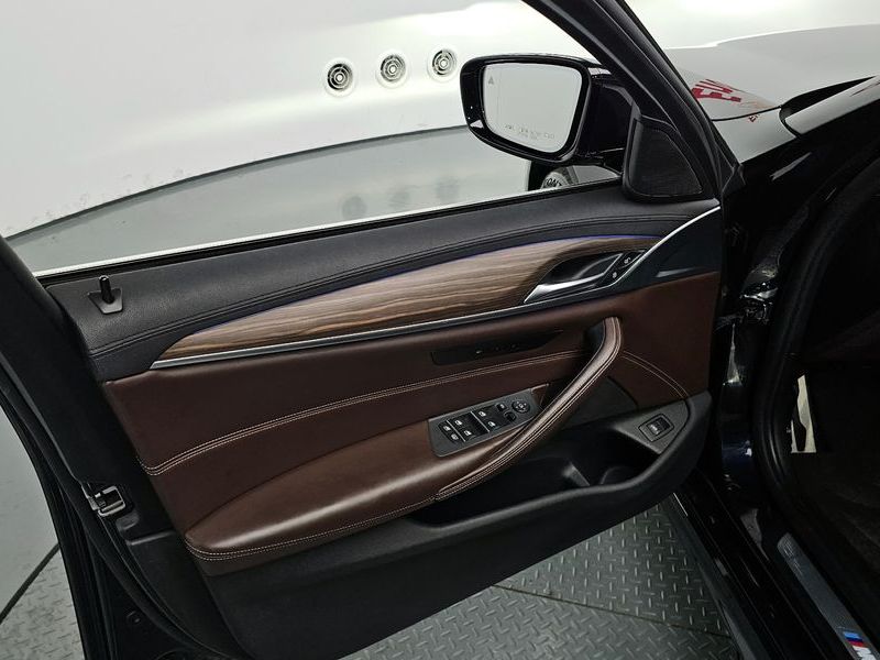 2018 BMW 5 Series 520d xDrive M Sport Package Plus photo 24
