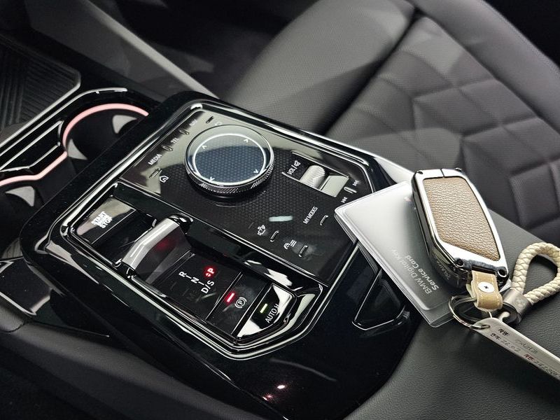 2026 BMW 5 Series 520i M Sport photo 9