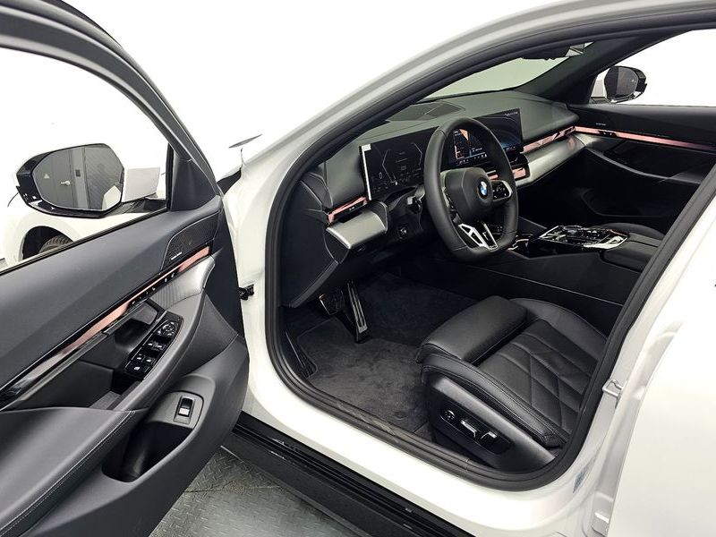 2026 BMW 5 Series 520i M Sport photo 10