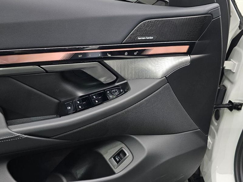 2026 BMW 5 Series 520i M Sport photo 13