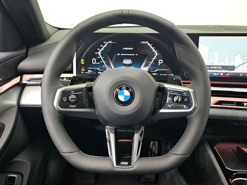 2026 BMW 5 Series 520i M Sport photo 16