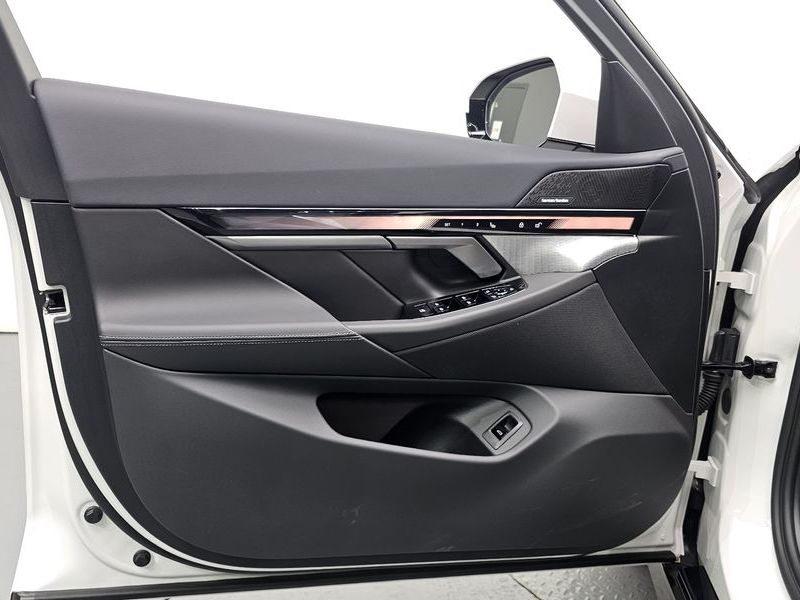 2026 BMW 5 Series 520i M Sport photo 24