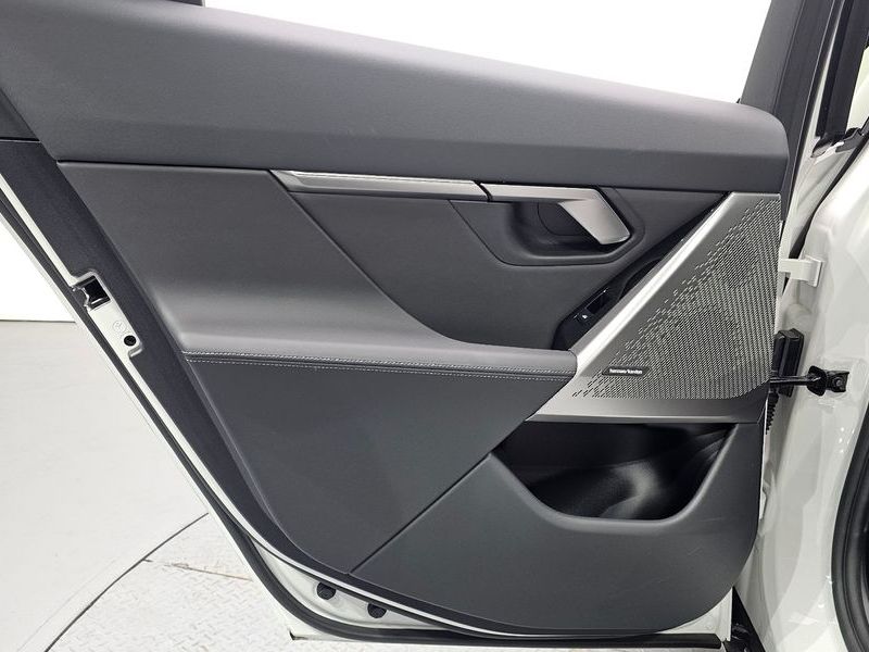 2026 BMW 5 Series 520i M Sport photo 25