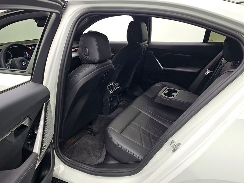 2026 BMW 5 Series 520i M Sport photo 26