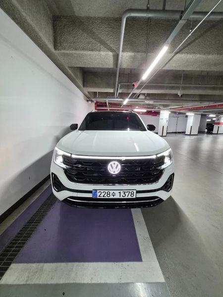 2025 Volkswagen 아틀라스 2.0 TSI R-LINE 6-Seater photo 1