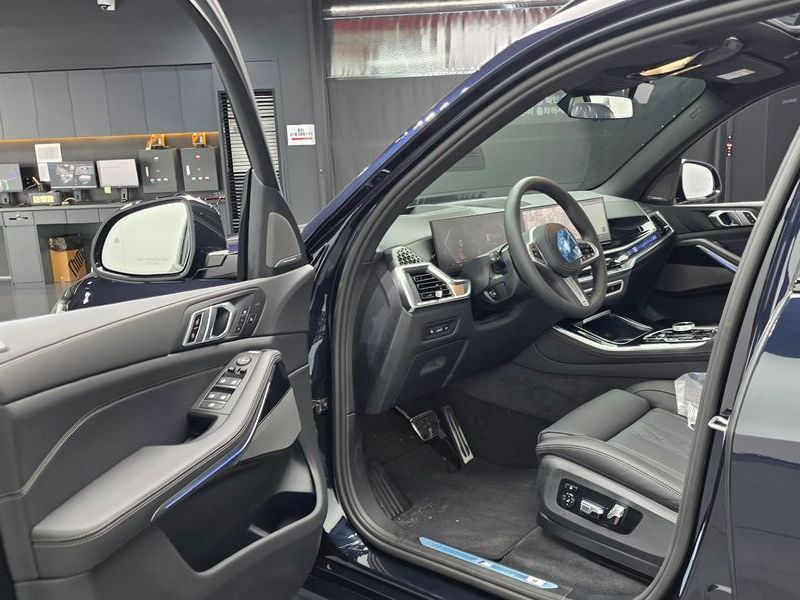 2026 BMW X5 xDrive 40i M Sport photo 10