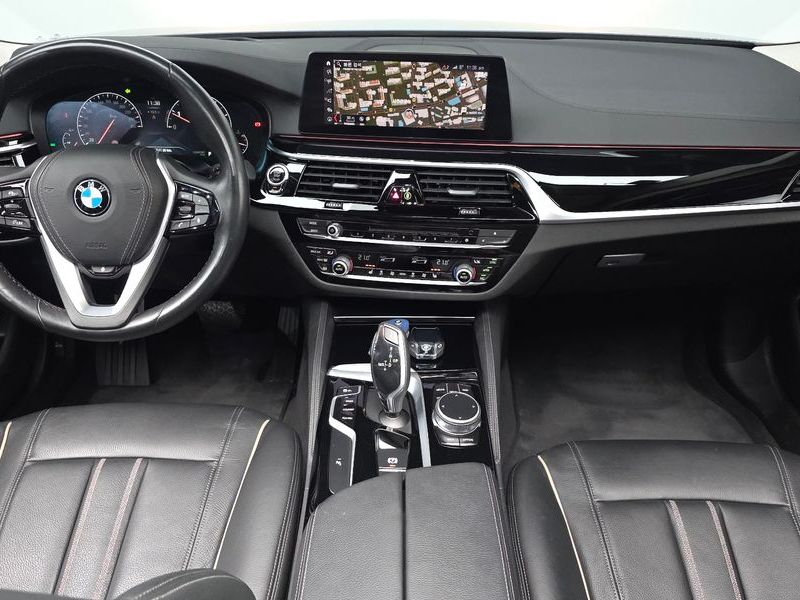 2019 BMW 5 Series 520i Luxury photo 7