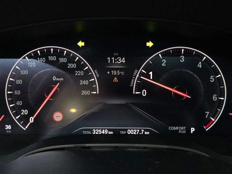 2019 BMW 5 Series 520i Luxury photo 8