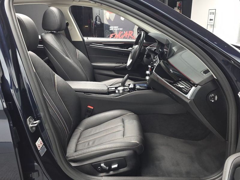 2019 BMW 5 Series 520i Luxury photo 10