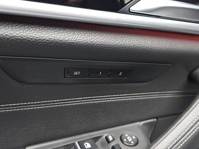 2019 BMW 5 Series 520i Luxury photo 18