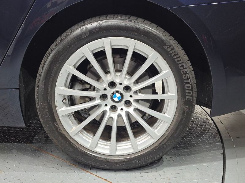 2019 BMW 5 Series 520i Luxury photo 21