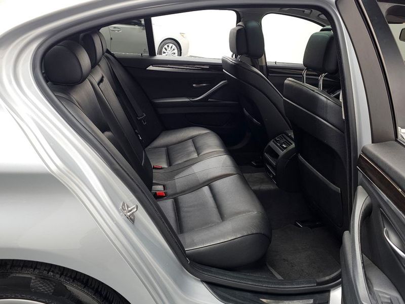 2012 BMW 5 Series 525d xDrive photo 11