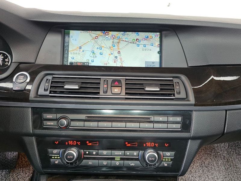 2012 BMW 5 Series 525d xDrive photo 12
