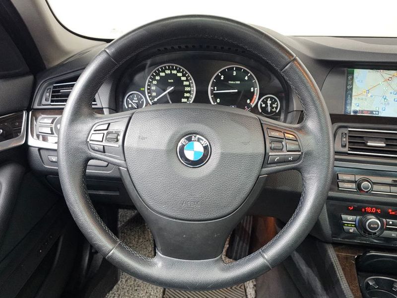 2012 BMW 5 Series 525d xDrive photo 13