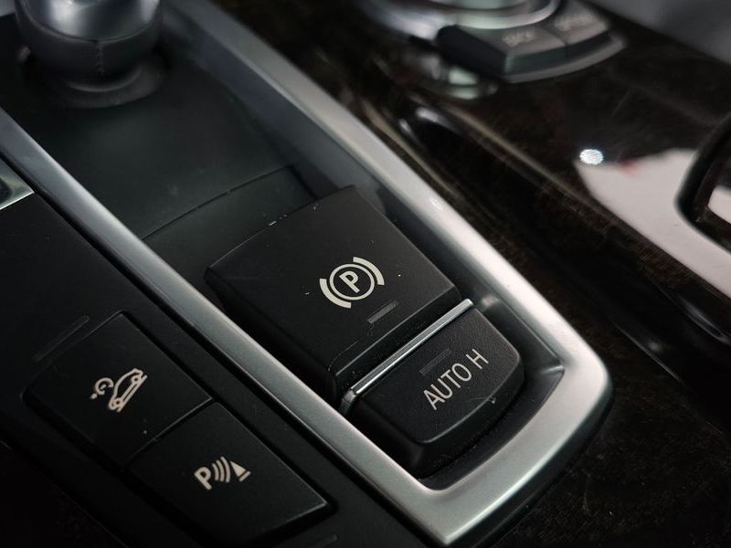 2012 BMW 5 Series 525d xDrive photo 15