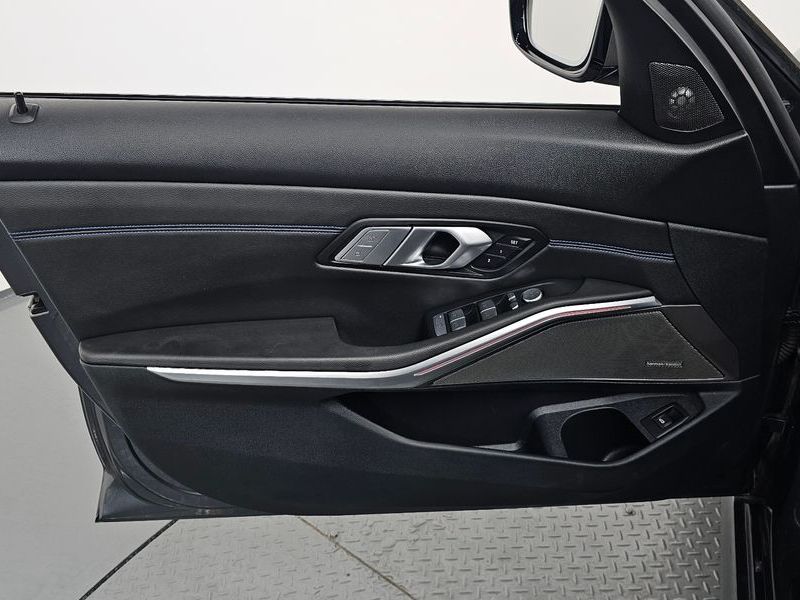 2021 BMW 3 Series M340i xDrive Touring photo 24