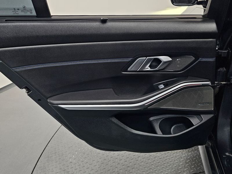 2021 BMW 3 Series M340i xDrive Touring photo 25